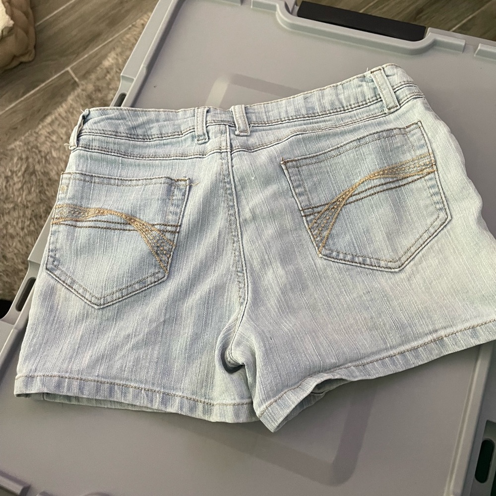 Shorts - Picture 3 of 3